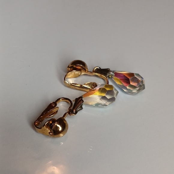 Vintage Sarah Coventry Aurora Borialis Crystal Drop Gold Tone Earrings - Picture 5 of 6